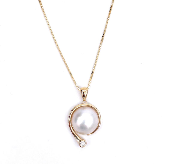 Contemporary Mabe Pearl and Diamond Necklace F314P3206MB